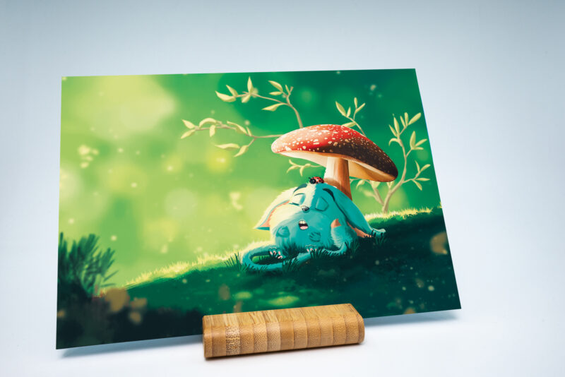 carte de vœux illustrée Muru Loomi endormi sous champignon ambiance poétique