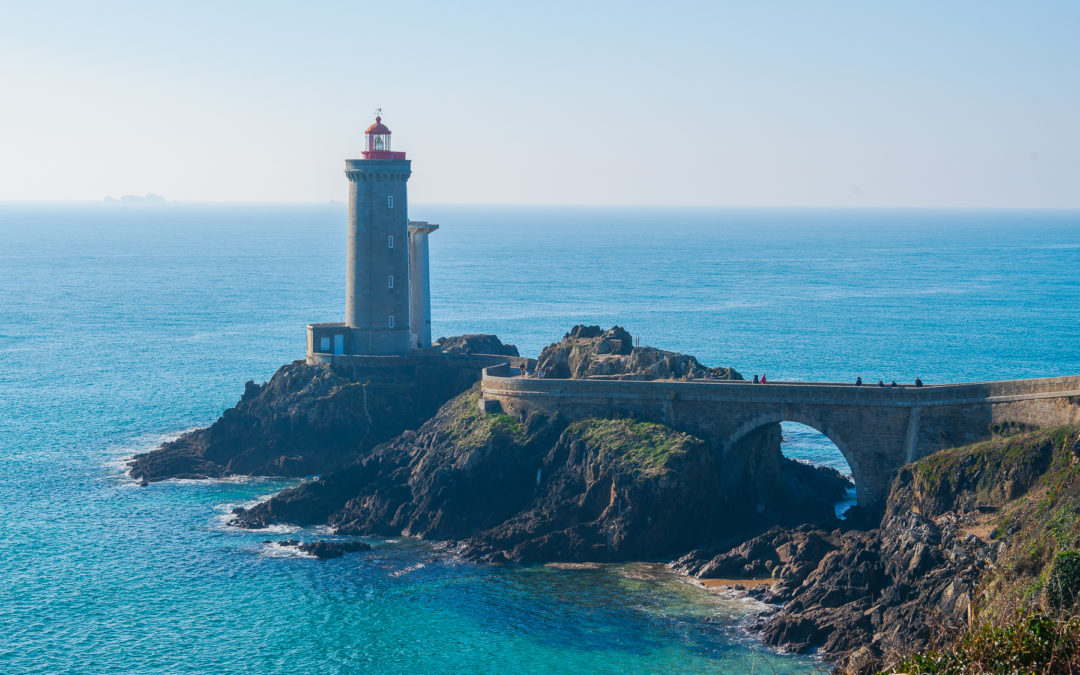 Le Phare du Petit Minou : Un Gardien Historique à Plouzané