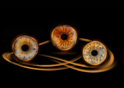 Photographie d’iris en macro haute définition réalisée par LoomiStudio en Suisse, détails des fibres et couleurs naturelles de l’œil humain