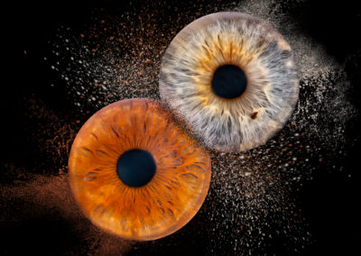Photographie d’iris en macro haute définition réalisée par LoomiStudio en Suisse, détails des fibres et couleurs naturelles de l’œil humain