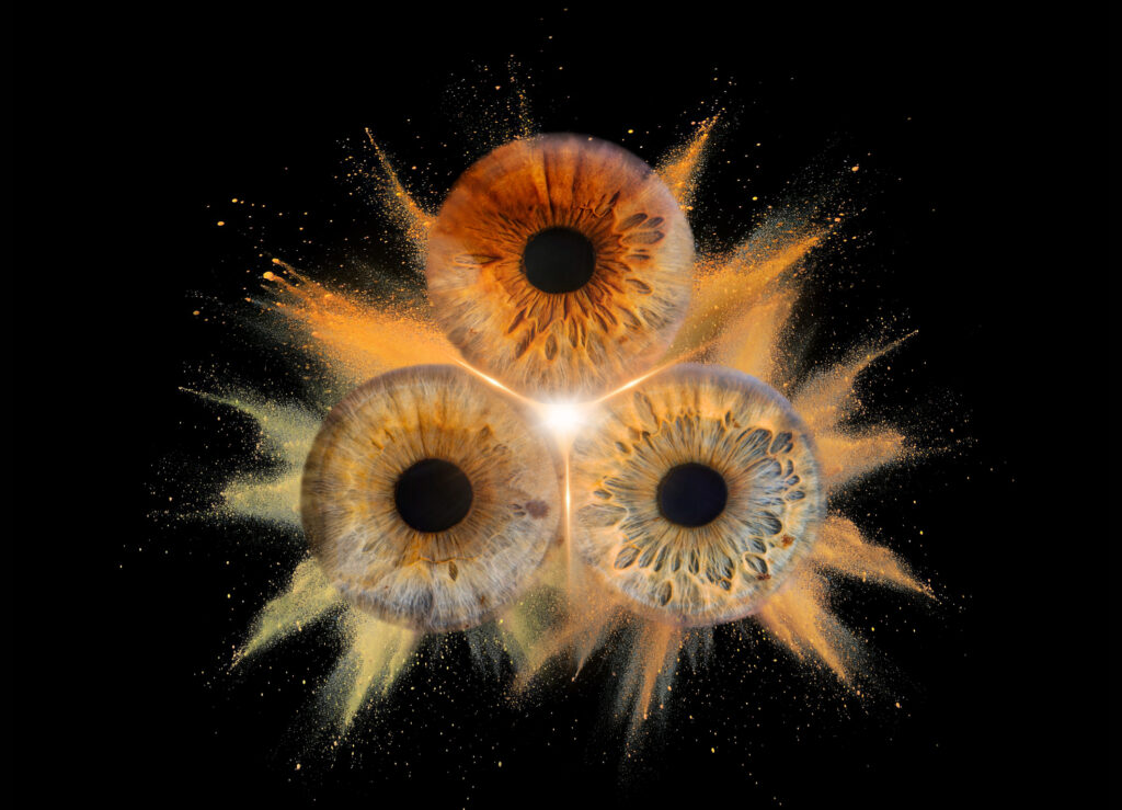 Photographie d’iris en macro haute définition réalisée par LoomiStudio en Suisse, détails des fibres et couleurs naturelles de l’œil humain