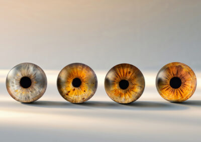 Photographie d’iris en macro haute définition réalisée par LoomiStudio en Suisse, détails des fibres et couleurs naturelles de l’œil humain