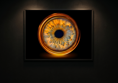 tirage photo sur verre acrylique effet profondeur LoomiStudio dans intérieur moderne gris foncé